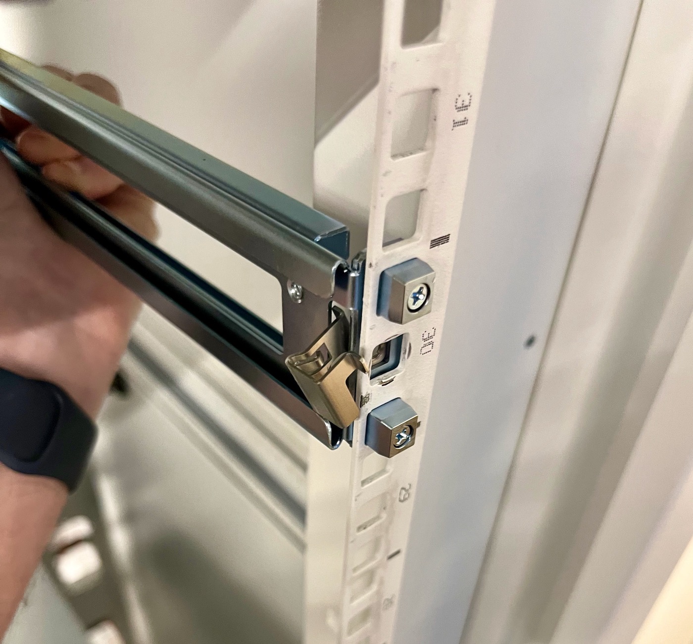 Front retainer clips